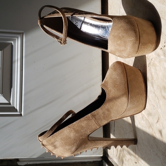 Spike Taupe Platform Heel - Picture 1 of 9